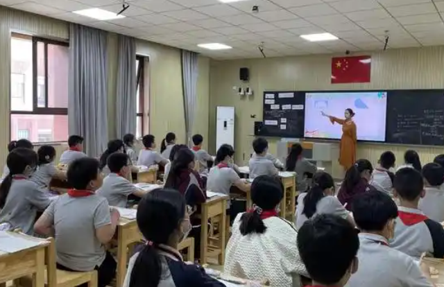 讲堂变得互动性明显增强大家的学习积极性也被充分调动起来了